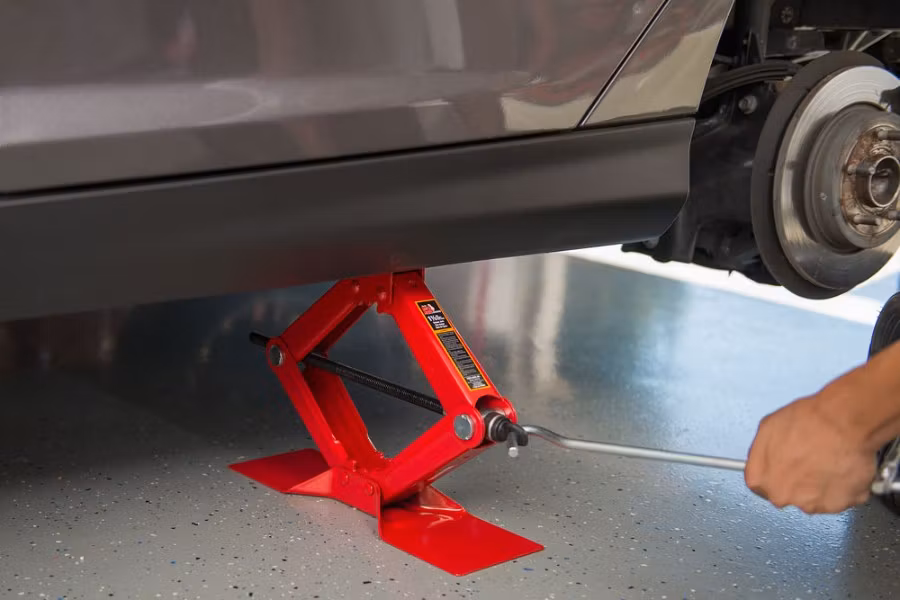 11561-torin-bigred-1.5-ton-scissor-jack-1.jpg Torin BigRed 1.5 Ton Scissor Jack