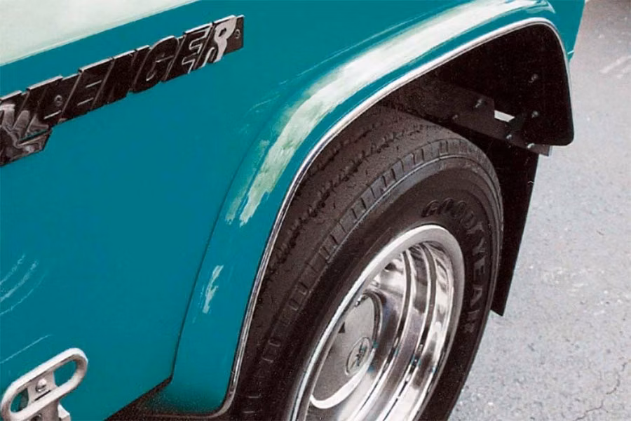 Phoenix Right Fender Flare 2.5" Dynamic Wrecker Body